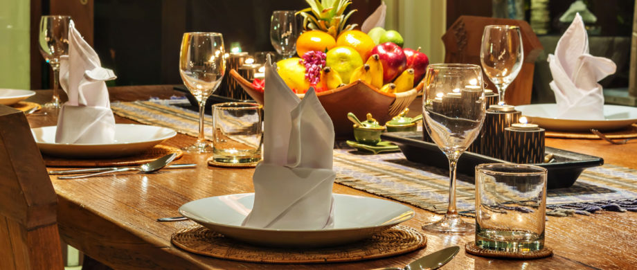 Desfrute de um jantar elegante durante as suas férias no Citakara Sari Estate